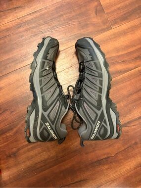 Salomon Men's Black and Gray Trail Sneakers